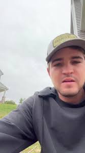 Wheelbarrowing uphill is awesome#bluecollar #constructionlife #mason  #concrete #professional