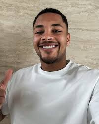 Amis qui aiment Moise Jean Charles