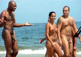 Hot housewife playing with her wet pussy. Couple A La Plage Monsieur Nu Madame Topless Free Hot Nude Porn Pic Gallery