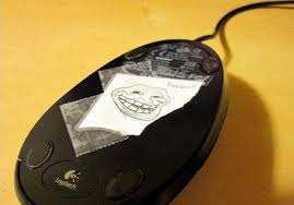 Sommige grappen kunnen namelijk erg ver gaan en lopen vervolgens heel anders af dan gepland. 24 Leuke 1 April Grappen Voor Op Kantoor