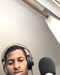 Pour l’instant je fais la musique…