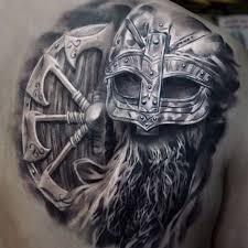 Grinning viking warrior covered in blood stains. 1001 Coole Und Realistische Viking Tattoos Zum Inspirieren