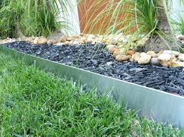 5 Common Types Of Garden Bed Edging The Daily Gardener Lawn Edging Plastic Lawn Edging Metal Lawn Edging
