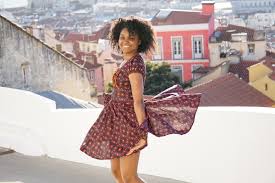 Plus de 2000 motifs différents, des pagnes classiques au plus rares : La Robe Wax Veritable Tendance 2020 Tissuwax Com