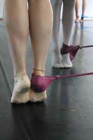 Ich weiß, dass das sehr gefährlich sein kann und man sich viel kaputt machen. Ballett Muriels Tanzstunden