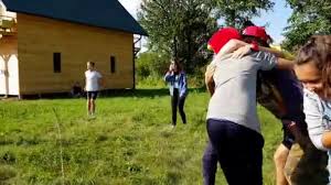 Dinamicas para jovenes cristianos dinamicas de animacion para. Lideres Equipo Adultos Con Grupo Ninos Campamento Actividades Aire Libre Video De Stock C Monkeybusiness 422312168