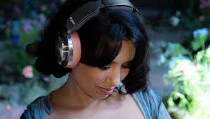 RAYE & Dyson– Hear RAYE. Her way.