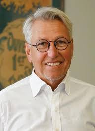 Amanda Fronek's Instagram, Twitter & Facebook