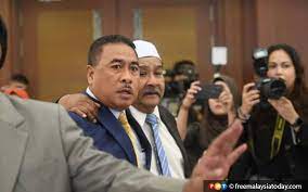 Ahli parlimen jelutong, s n rayer diperintahkan keluar dewan rakyat pada saat akhir sidang selepas enggan akur dengan arahan timbalan speaker. Kami Sudah Berbaik Kata Mp Bn Selepas Bertikam Lidah Di Lobi Parlimen Free Malaysia Today Fmt