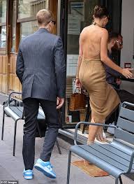 Justin and hailey bieber are taking in the sights in france … and they're also apparently taking btw, if they were, indeed, at a loss for topics … macron could've easily pivoted to music and live. 33ghijldjyydm