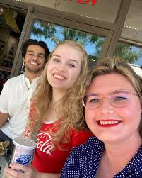 Swipe to see my most embarrassing Disney moment ever! 😳🙈 I'll never  forget the time my friends and I met Donald Duck at the Mexican pavilion in  Epcot. We all gathered together