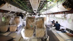 It is the b777 200lr that made a record in commercial. Boeing 777 200lr Reconfiguration Emirates Airline Youtube