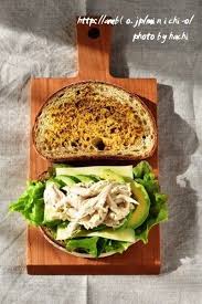 アボカドとバジルチキンのサンドイッチ バジル チキン サンドイッチ レシピ アボカド サンドイッチ