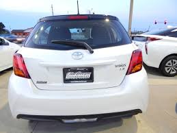 Desde $16,820 dolares en estados unidos no hay precio para colombia oficial del toyota yaris. Mayo 2016 Alsrac Productions Pagina 2