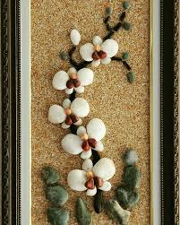 En primer lugar, debes pensar en la función que deseas dar a las piedras, es decir, si solo serán un elemento decorativo o servirán para delimitar alguna zona. Ab3bf9161e4be51c3eb0ebd34779c57e Jpg 736 920 Pixeles Flores De Piedras Piedras Decorativas Arte De Guijarros