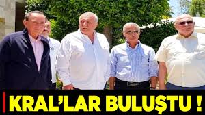 Uzun yıllardır görüntü vermeyen korkut eken'in kilo aldığı görülürken, engin alan'ın saçlarının beyazladığı ve bıyık bıraktığı görüldü. Alaattin Cakici Mehmet Agar Korkut Eken Engin Alan Bir Araya Geldi Sondakika Youtube