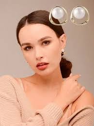 Aurora Bell's Instagram, Twitter & Facebook