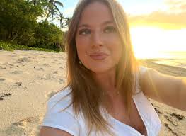 Hi! My name is Hannah and I'm looking for a room in the south west area as  I'm starting a postgrad law course from the middle of January. I am 24 and