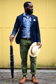 Eine herrenhose in braun kombiniert mit einem karierten flanellhemd gilt schon fast als klassiker der herrenmode, der. Great Look Mens Outfits Mens Street Style Mens Fashion Rugged