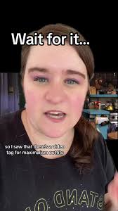 #greenscreenvideo #creatorsearchinsights The OG Maximilism Outfit Style  Icon: Joey Tribbiani #friends #maximalism