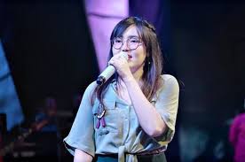 Ukays disana menanti disini menunggu cover gitar dan lirik uk s ukays disanamenantidisinimenunggu. Lirik Lagu Viral Di Sana Menanti Di Sini Menunggu By Via Vallen Sungguh Ku Merasa Resah Sonora Id