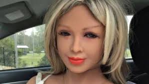 Pronašao idealnu zamenu za ženu od krvi i mesa: Ema je robot i njegova  buduća supruga