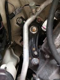 Bahagian logam mampu menahan tekanan dan tork yang dihasilkan enjin, manakala getah berfungsi menyerap gegaran. Engine Mounting Farhan Alias