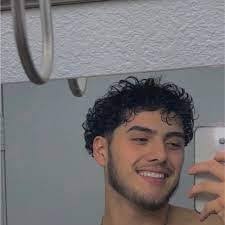 Manny Valle's Instagram, Twitter & Facebook