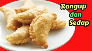 Uli doh menjadi nipis dan letakkan atas acuan karipap. Resepi Karipap Rangup Cara Buat Karipap Rangup Youtube