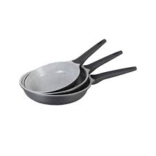 Compras en línea de menaje y repostería de una gran selección en la tienda hogar y cocina. Juego De Sartenes Oster Titanio 3 Piezas Gris Puntos Outlet