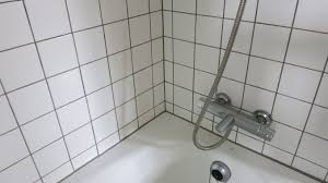 Sind graue fliesen fürs badezimmer eine gute idee für die moderne wohnung? Saubere Kacheln Fliesen Mit Buttermilch Frag Mutti
