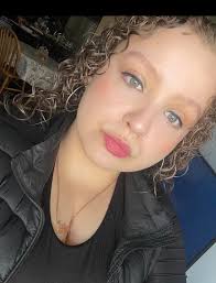 Courtney Flor Singer