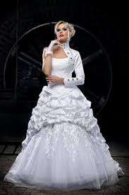 Maybe you would like to learn more about one of these? Aussergewohnliche Brautkleider Lucardis Feist Extravagante Brautmode Hochzeitsanzuge Und Ausgefallene Gehrocke