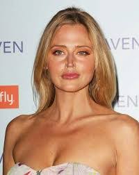 Stella Warren's Instagram, Twitter & Facebook