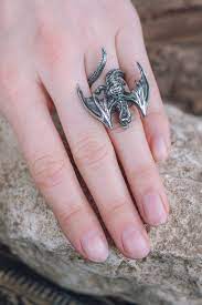 Серебряное кольцо с драконом
