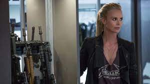 Distribuée par universal pictures, elle comprend, à ce jour, neuf longs métrages et deux courts métrages. Charlize Theron Weiss Wie Man Das Fast And The Furious Franchise Zerstort