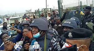 The protesters gathered at the ojota venue of the protest in their numbers when the commissioner of police, lagos state police command, cp hakeem odumosu addressed journalists. Xrhuhqzdjoadam