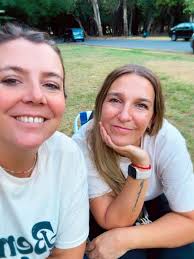 Los recuerdos, los abrazos y las risas son la verdadera esencia que nos  llena el corazón💕 Las cosas más simples son las que más perfume tienen🌸✨  #SandraMarzzan #HechoConAmor #Mendoza