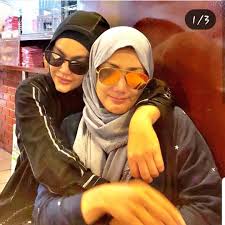 Manisah by umie aida, produk kecantikan bertaraf antarabangsa, harga mampu milik. Saya Khianat Dia 3 Kali Erra Fazira Akhirnya Akui Silap Pada Ds Umie Aida Erin Sakura News