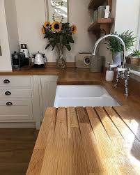 Jemand Hat Mich Kurzlich Gefragt Wie Wir Die Entwasserungsnuten In Unsere Arbeitsflache Schneiden Arbei Kuchendesign Kuchendesign Modern Kuchendekoration