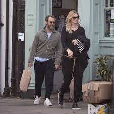 — #judelaw is the only reason i'm still alive and i'd love to be able to thank him for that one day. Skoro Pribavlenie Dzhud Lou Na Progulke S Beremennoj Zhenoj Novye Foto