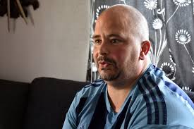 Dan förlorade båda sina föräldrar i covid-19 inom loppet av några månader:  ”Har inte riktigt hunnit sörja än”