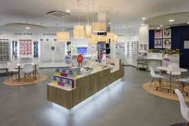 Lunettestore Vous Simplifie La Vue Design Conceptstore Opticien Vitrine Lunettes Lunetier Visagisme Opticien Lunetier Magasin Optique
