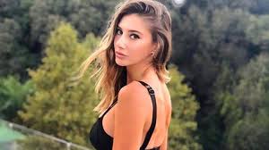2 temmuz 1990 yılında dünyaya gelen şeyma subaşı, lise eğitimini moda üzerine almıştır. Seyma Subasi Wiki Bio Height Affair Family Net Worth