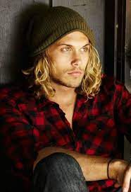 So, when they grow their hair girls usually have more straight hair, but men particularity have wavier, curlier hair than women do. Pin On Real Men Have Long Hair