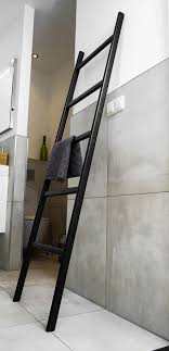 Die auf dem foto gezeigten handtücher dienen nur zu bei holzplatten aus eiche handelt es sich um massivholzplatten, die aus verleimten riegeln bestehen. Handtuchleiter Aus Eichenholz Schwarz