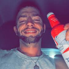 You can't have a new wrap and a new suit without a new helmet ⭐️ Huge thank  you to Bell Helmets for the lid and Brent with 89Designs who knocked it out