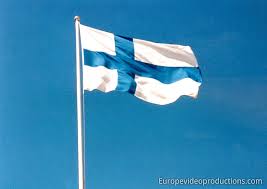 Flagge finnisch finnland fahnenstange helsinki blau himmel fliegen. Foto Finnische Flagge Finnland