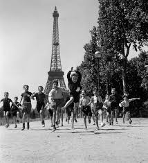 Atelier Robert Doisneau Galeries Virtuelles Des Photographies De Doisneau Paris La Tour Eiffel Robert Doisneau Robert Doisneau Photos Photo Noir Et Blanc