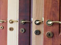 Gagang pintu dengan bentuk ini memberikan kesan rumah yang klasik dan elegan. Minimalis Tapi Unik Ini 7 Model Gagang Pintu Yang Harus Kamu Tahu